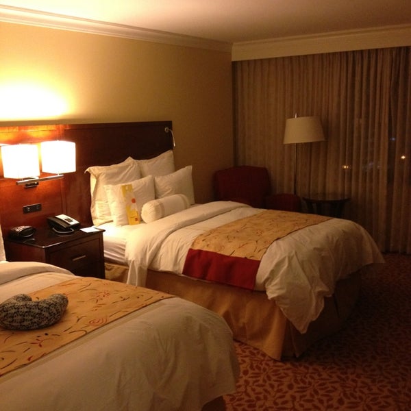 รูปภาพถ่ายที่ Atlanta Marriott Buckhead Hotel &amp; Conference Center โดย Александр Л. เมื่อ 1/28/2013