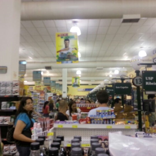 Foto tirada no(a) Savegnago Supermercados por Pedro S. em 11/7/2012