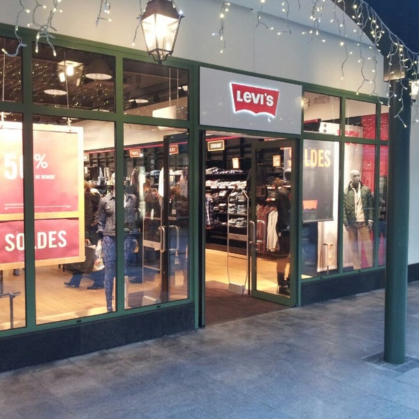 Levi's Store - 49 visitors