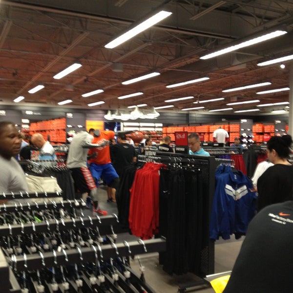 Nike Factory Store - 4976 Premium Outlets Way 800