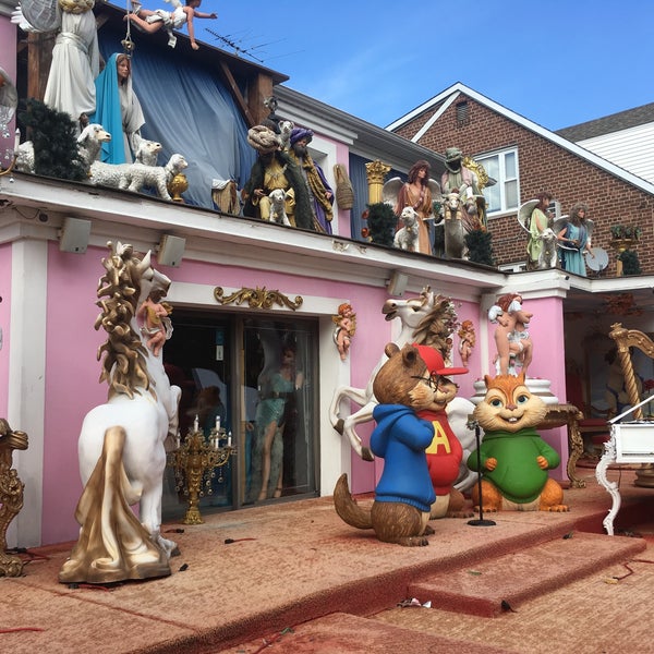 The Pelham Parkway Christmas House Pelham Gardens 2 tips