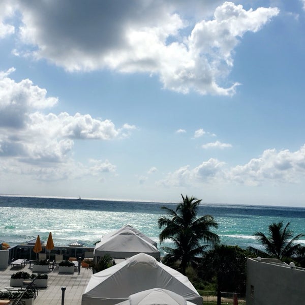 รูปภาพถ่ายที่ Hilton Cabana Miami Beach โดย Naif 🇸🇦 เมื่อ 5/25/2016