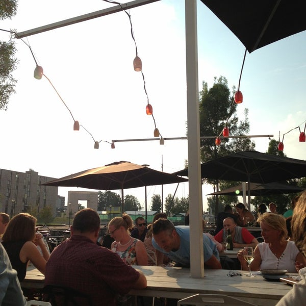 รูปภาพถ่ายที่ Wereldrestaurant Dara โดย Ruud เมื่อ 7/26/2013