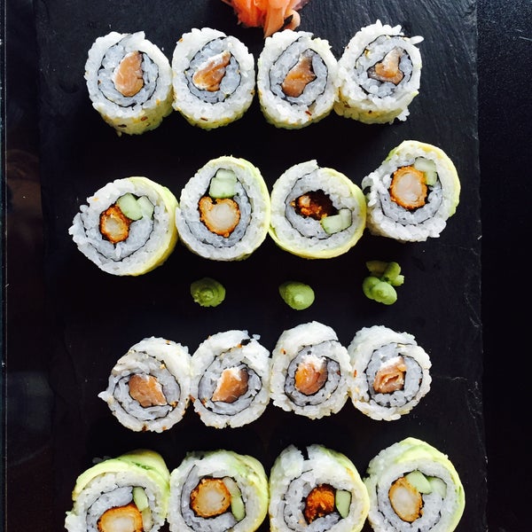 Foto tirada no(a) Go Sushi por Milica em 8/23/2015