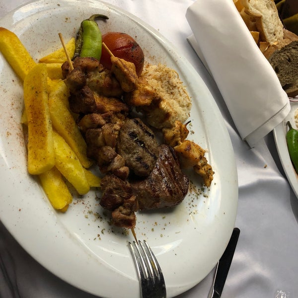 Das Foto wurde bei İskele Can Restaurant &amp; Cafe von Gözde D. am 3/11/2019 aufgenommen