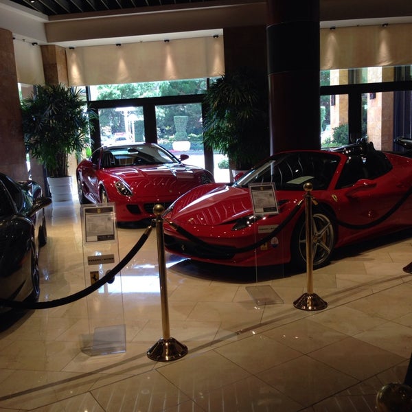 Foto tomada en Ferrari Maserati Showroom and Dealership  por Максим А. el 5/11/2014