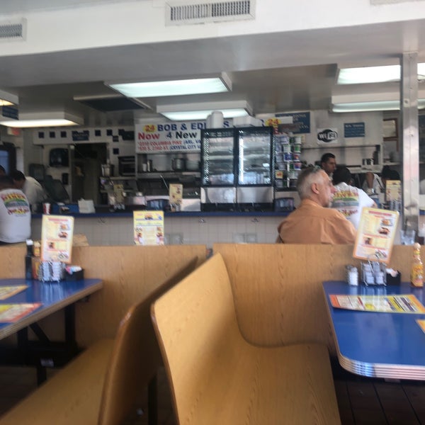 Photo taken at Bob &amp; Edith&#39;s Diner by Thor E. on 3/10/2018