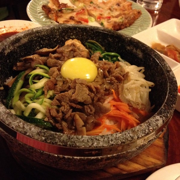 Снимок сделан в Sesame Korean Cuisine пользователем Monica K. 9/28/2013