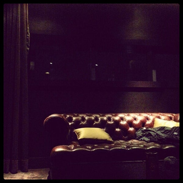 Foto tirada no(a) Chandelier Room at W Hotel por Anthony P. em 12/16/2012