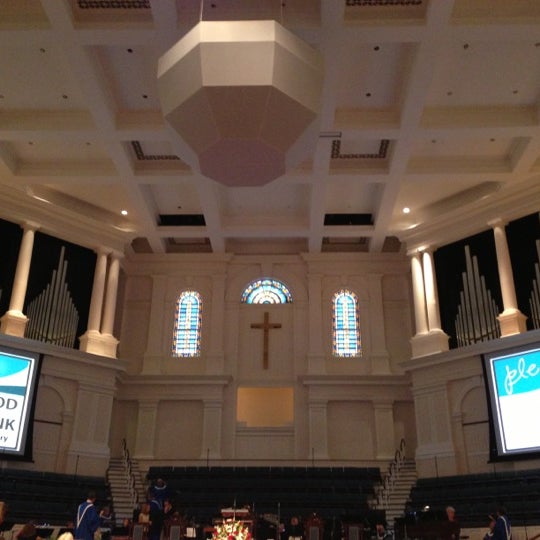 รูปภาพถ่ายที่ First Baptist Church โดย Eric R. เมื่อ 10/21/2012