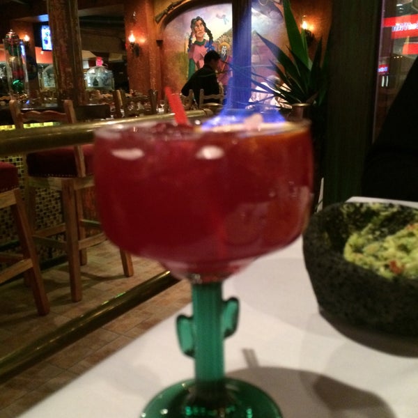 Foto tomada en Mexican Festival Restaurant  por Krissy G. el 12/22/2014
