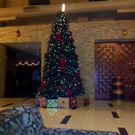 Foto diambil di Holiday Inn Plainview oleh Mary K. pada 12/2/2012