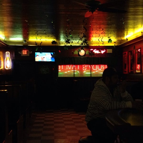 Foto tirada no(a) Rudy&#39;s Tavern por Mike C. em 3/24/2014
