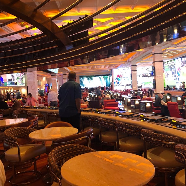Foto tirada no(a) Peppermill Resort Spa Casino por Randy ✌🏾 em 4/24/2019