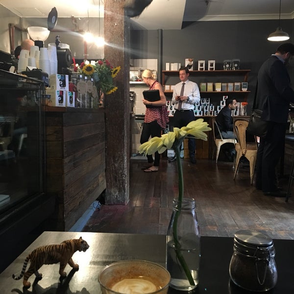 Foto tirada no(a) Cabrito Coffee Traders por Luke em 3/6/2018