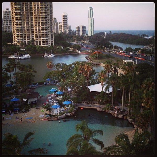 Снимок сделан в JW Marriott Gold Coast Resort &amp; Spa пользователем Karen B. 1/9/2013