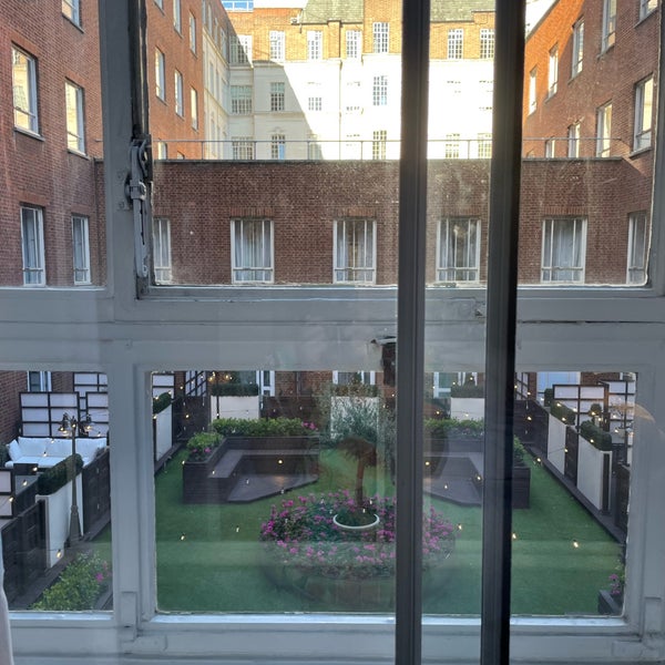 รูปภาพถ่ายที่ London Marriott Hotel Grosvenor Square โดย Mars E. เมื่อ 5/28/2022