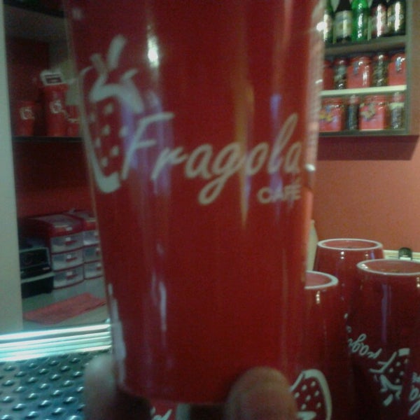 Foto diambil di Fragola Café oleh Yadira M. pada 5/16/2013