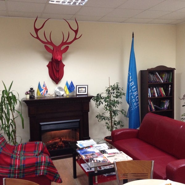 10/25/2014 tarihinde Александр К.ziyaretçi tarafından Edinburgh Business School Kiev'de çekilen fotoğraf