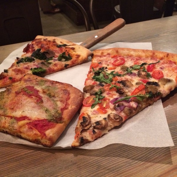 Foto tomada en Presidio Pizza Company  por Abby E. el 2/5/2014