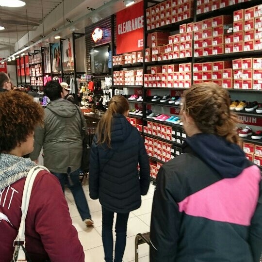 uitbarsting Hassy Op te slaan Photos at Vans Outlet - Shoe Store in Roermond
