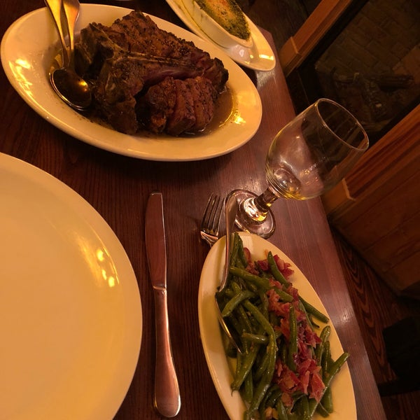 Foto diambil di DeStefano&#39;s Steakhouse oleh Brandon P. pada 5/5/2018