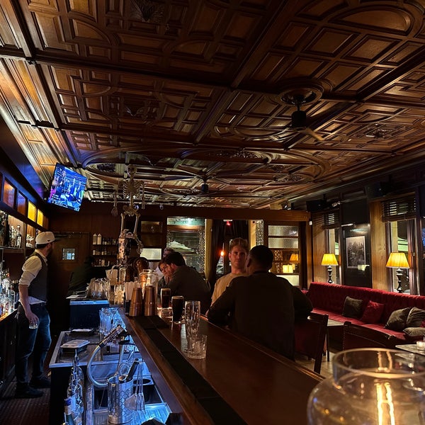 Foto tomada en Onieal&#39;s Grand Street Bar &amp; Restaurant  por Brandon P. el 10/16/2022