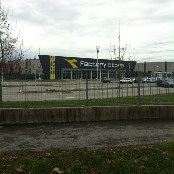 factory store diadora caerano san marco