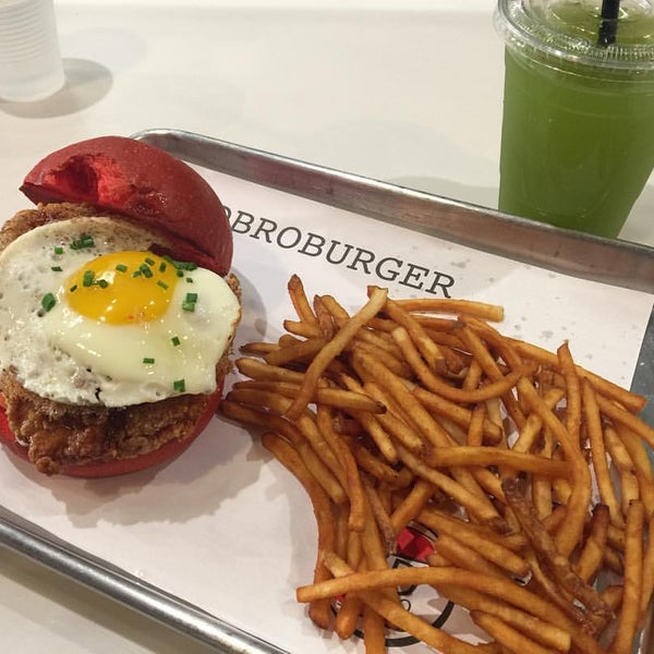 4/25/2016にNick P.がGD Bro Burgerで撮った写真