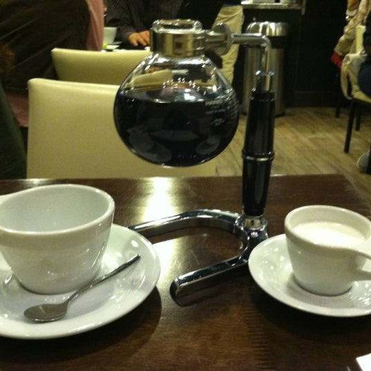 12/6/2012 tarihinde Rachel H.ziyaretçi tarafından Cafe LaTTea'de çekilen fotoğraf