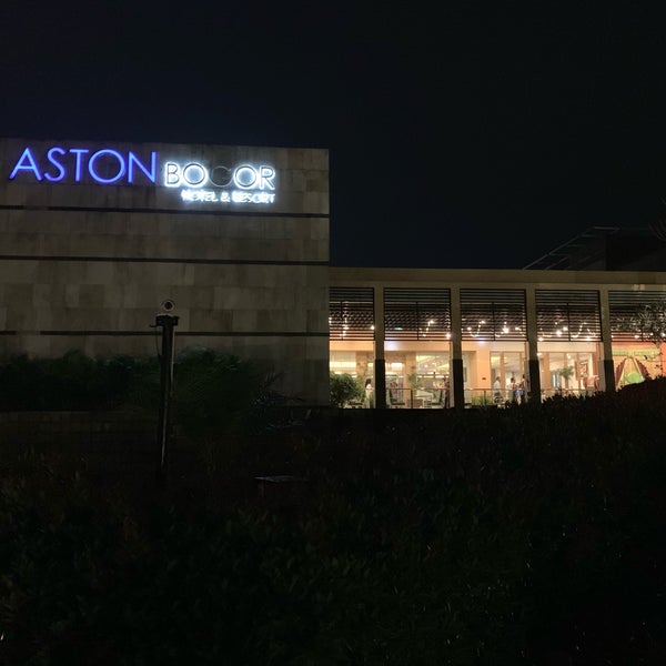 รูปภาพถ่ายที่ Aston Bogor Hotel &amp; Resort โดย Danny K. เมื่อ 5/9/2019