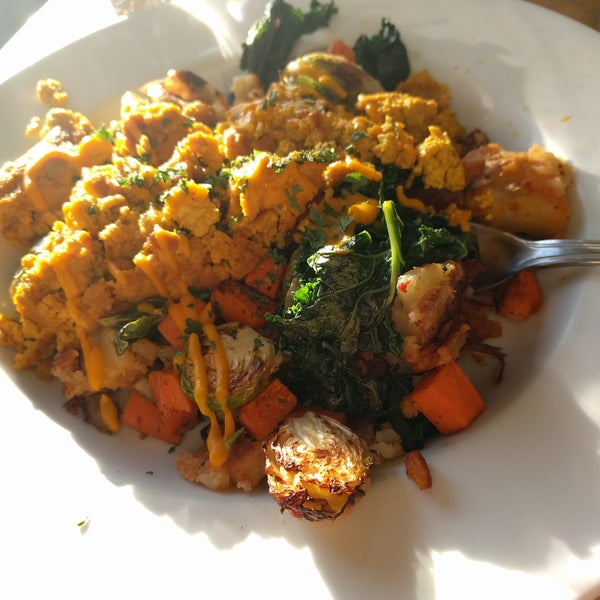 Great place for working and chatting! Has fresh & healthy nibs, as well as refillable coffee. Vegan sweet potato hash: flavorful, light and refreshing.