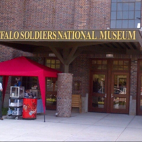 Foto tirada no(a) Buffalo Soldiers National Museum por Jacqueline W. em 8/3/2013