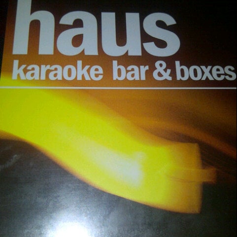 Снимок сделан в Haus Karaoke Bar &amp; Boxes пользователем Didi T. 11/1/2012