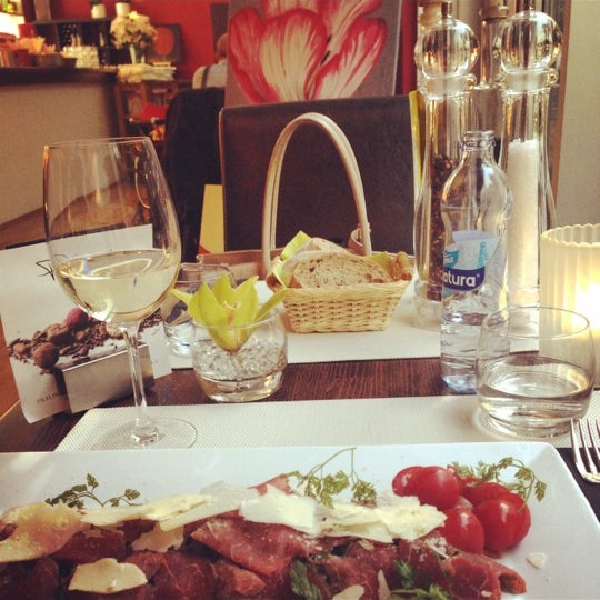 5/30/2014 tarihinde Alexandra B.ziyaretçi tarafından Cafe Pavlína'de çekilen fotoğraf