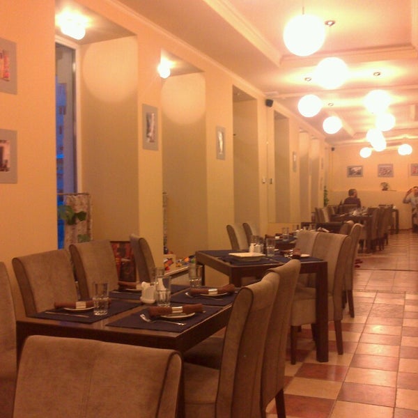 Photo prise au La Spezia ristorante par Anton S. le3/8/2013
