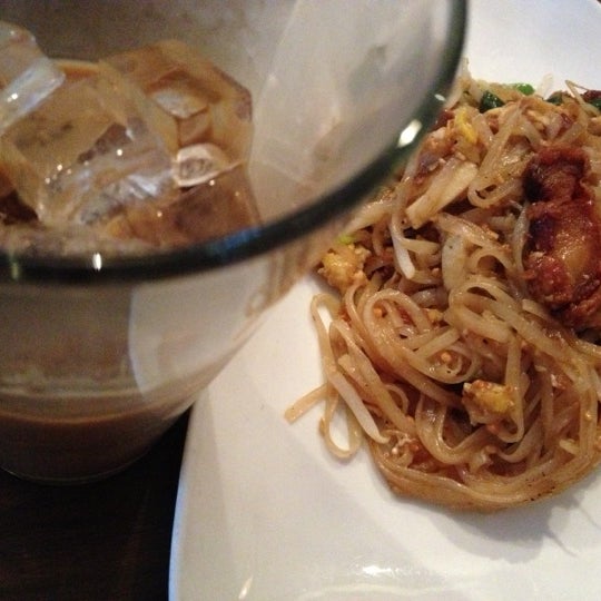 Das Foto wurde bei Dee Thai Restaurant von Jay Y. am 1/28/2013 aufgenommen