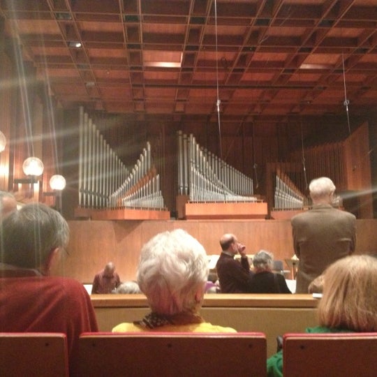12/19/2012에 Jay Y.님이 Paul Recital Hall at Juilliard에서 찍은 사진