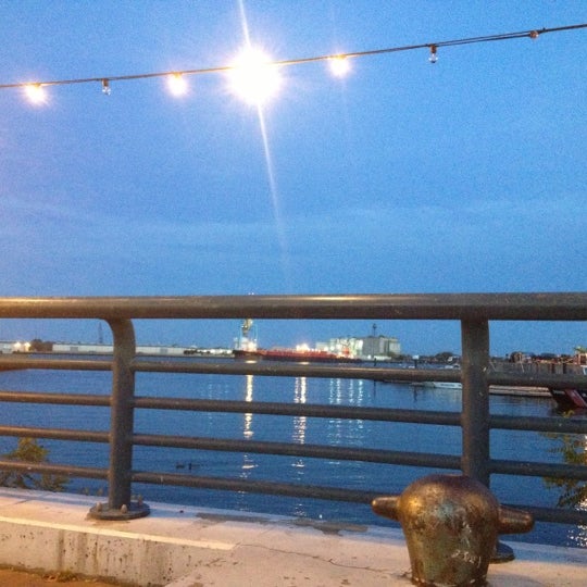 10/14/2012 tarihinde Mark T.ziyaretçi tarafından Shank&#39;s Original Pier 40'de çekilen fotoğraf