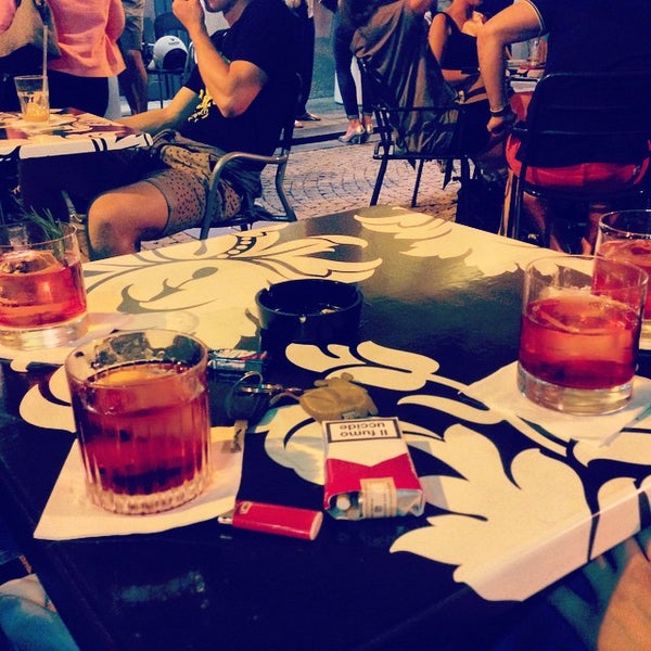 Foto diambil di The Balance Cocktail Bar oleh Enrico C. pada 6/6/2015