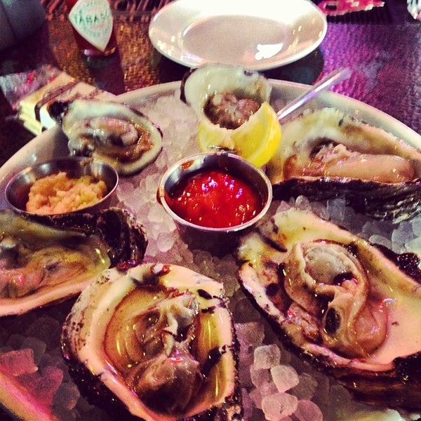 Das Foto wurde bei Noisy Oyster Seafood Restaurant von Steve S. am 8/5/2013 aufgenommen