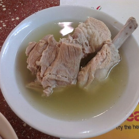 รูปภาพถ่ายที่ Joo Siah Bak Koot Teh 裕城肉骨茶 โดย Benjamin G. เมื่อ 12/18/2012