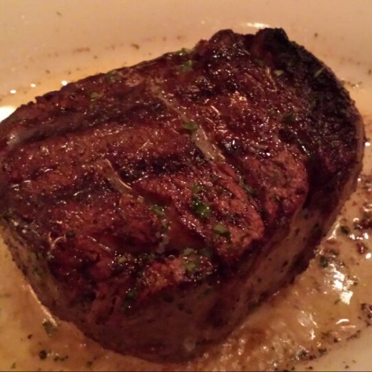 รูปภาพถ่ายที่ Ruth&#39;s Chris Steak House - Annapolis, MD โดย Gene D. เมื่อ 11/13/2013