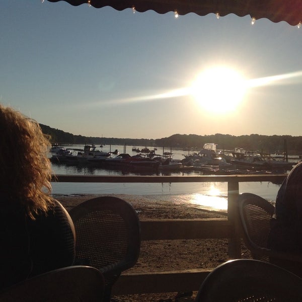 9/27/2014にLoretta O.がThe Clam Bar at Bridge Marinaで撮った写真