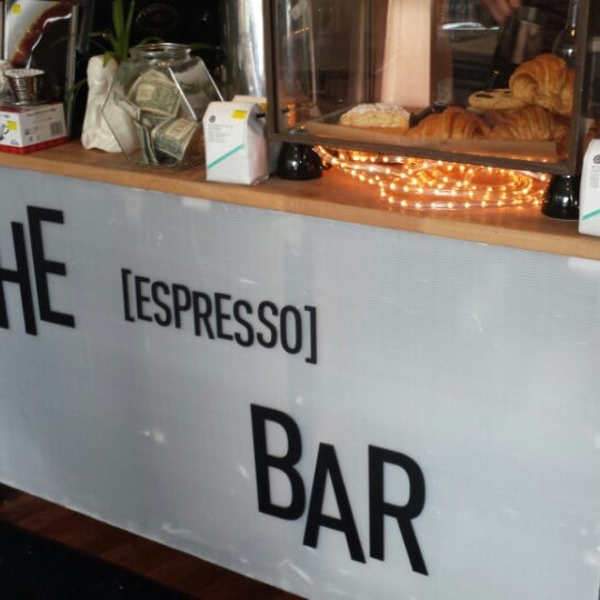 Foto tomada en The Espresso Bar  por Aaron C. el 11/20/2013