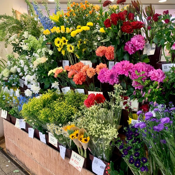 次での写真 フラワーショップ花次郎 Nambaなんなん店 大阪市中央区 大阪府