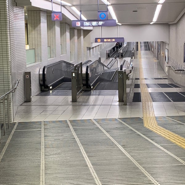 Photos At 四ツ橋 心斎橋駅間の動く歩道 Photos At 四ツ橋 心斎橋駅間の動く歩道