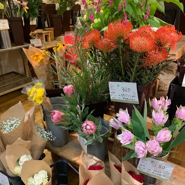 フラワーショップ花次郎 梅田店 1 Tavsiye Da Fotograflar