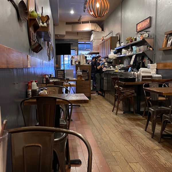 Photo prise au Taylor Street Coffee Shop par Roscoe le6/6/2021