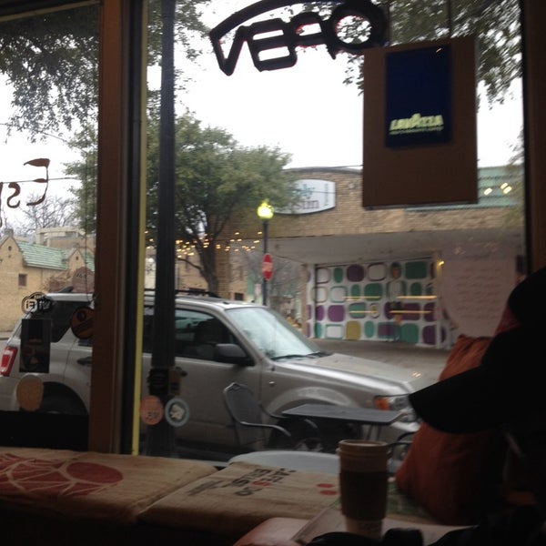 2/2/2014 tarihinde Deb T.ziyaretçi tarafından Espumoso Caffe'de çekilen fotoğraf